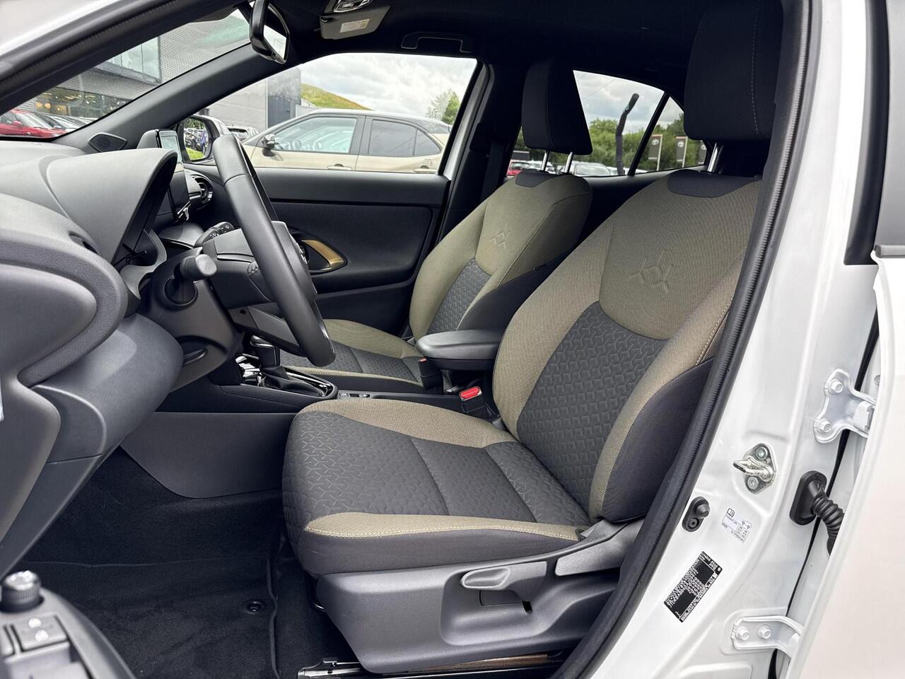 Toyota YARIS Cross 1.5 Hybrid Explore **STOELVERWARMING/ ADAPTIEF CRUISE CONTROL/ KEYLESS/ 36 MAANDEN GARANTIE**