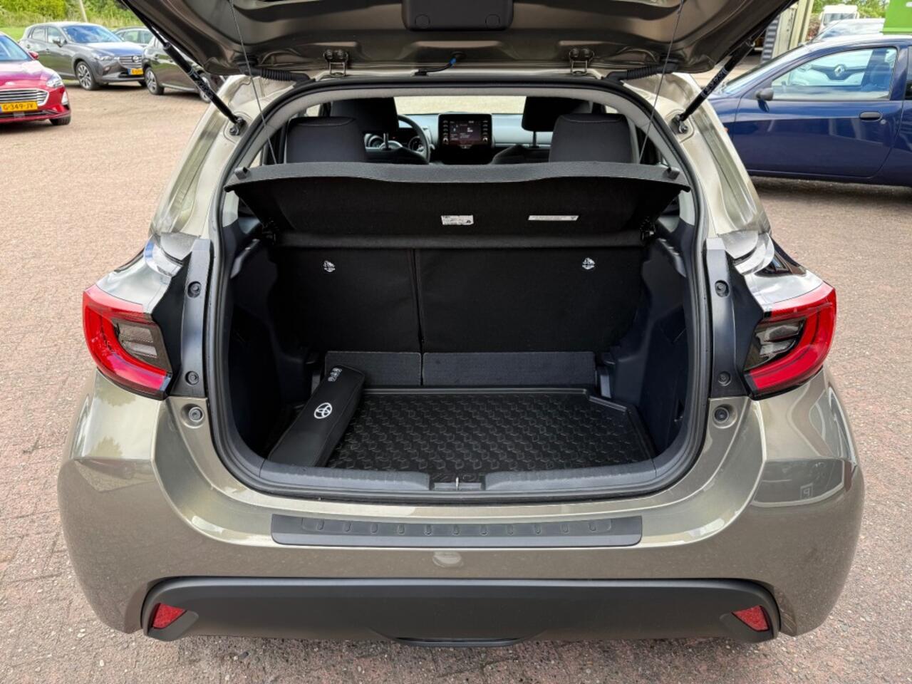 Toyota YARIS 1.5 HYBRID 5-DRS DYNAMIC AUTOMAAT! LUXE UITVIERING SLECHTS 14.176 KM