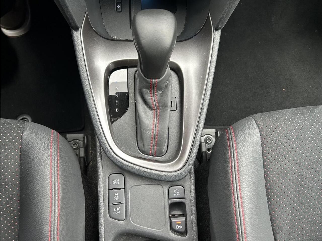 Toyota YARIS Cross 1.5 Hybrid GR Sport rijklaar | NL-auto | Trekhaak