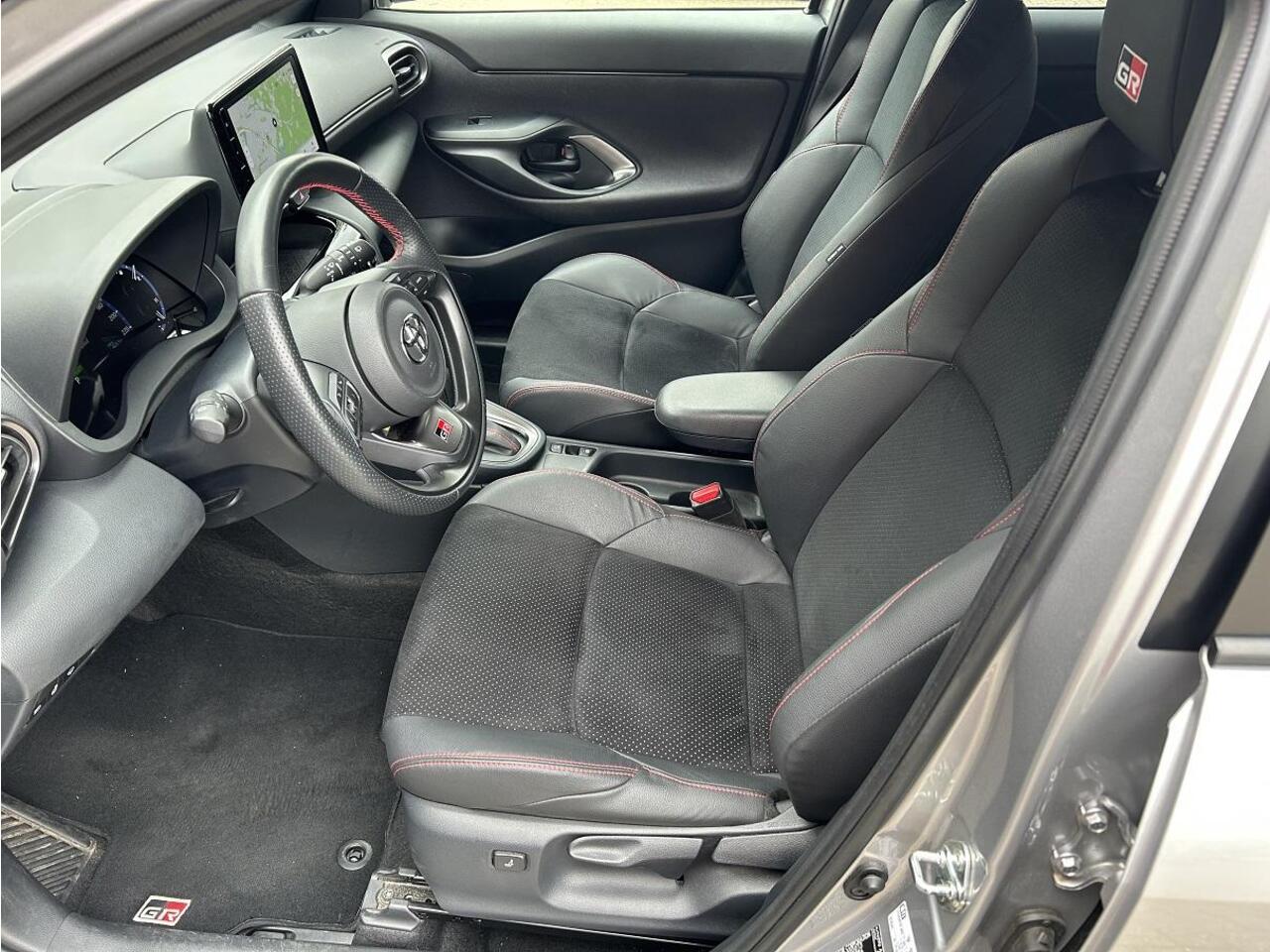 Toyota YARIS Cross 1.5 Hybrid GR Sport rijklaar | NL-auto | Trekhaak