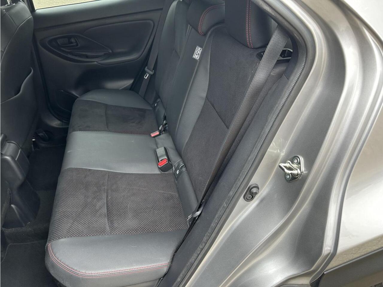 Toyota YARIS Cross 1.5 Hybrid GR Sport rijklaar | NL-auto | Trekhaak