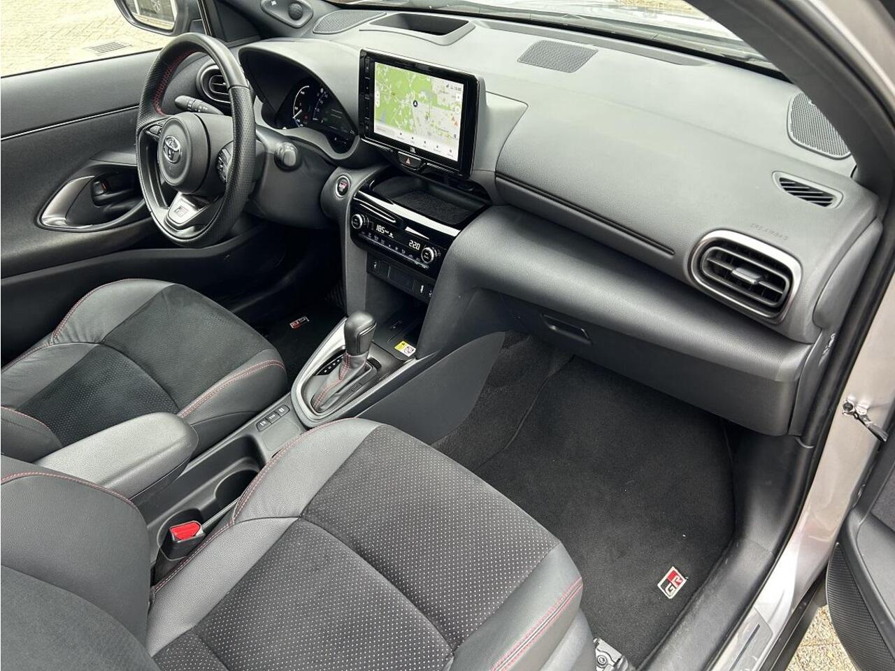 Toyota YARIS Cross 1.5 Hybrid GR Sport rijklaar | NL-auto | Trekhaak