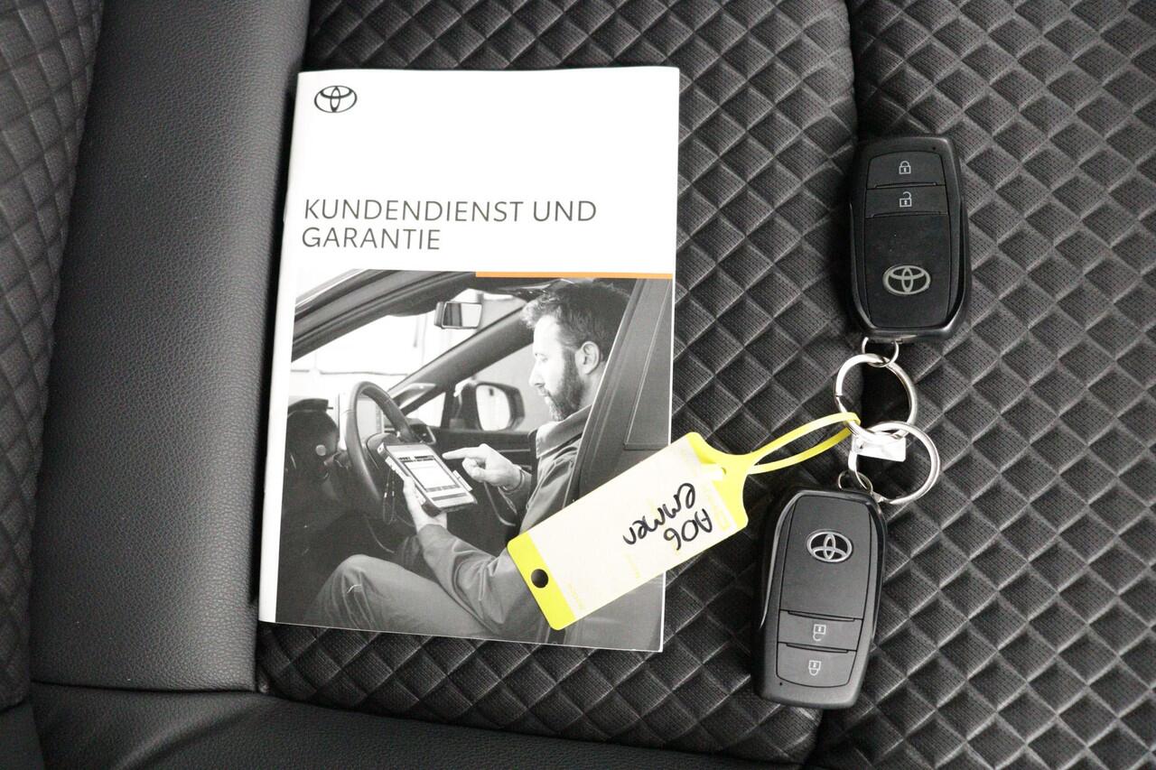 Toyota YARIS 1.5 Hybrid Executive | head-up display | panoramadak| Bi-tone |