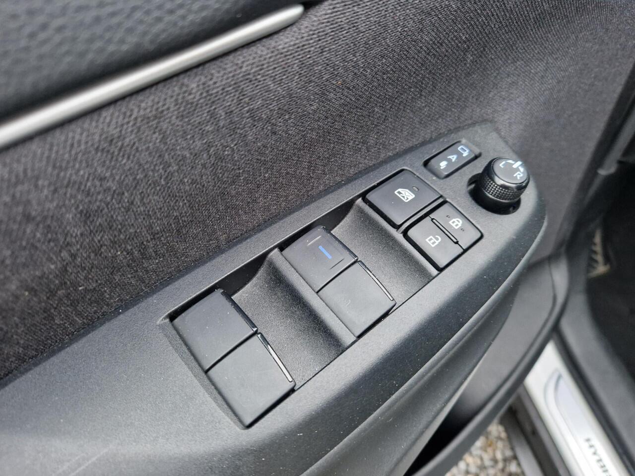 Toyota YARIS Cross 1.5 Hybrid Dynamic TEAM D | PDC V + A | CRUISE | rijklaarprijs !!