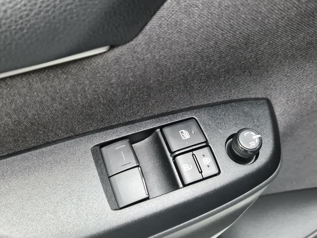 Toyota YARIS 1.5 Hybrid AUTOMAAT | Navigatie via Smartphone | Apple Carplay | Climate Control | Cruise Control | Parkeercamera