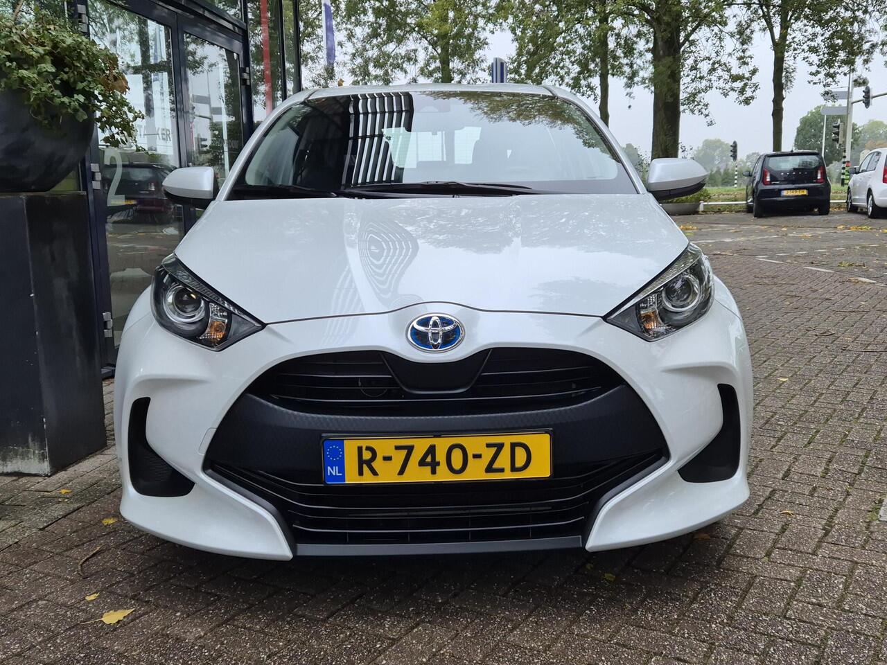 Toyota YARIS 1.5 Hybrid AUTOMAAT | Navigatie via Smartphone | Apple Carplay | Climate Control | Cruise Control | Parkeercamera