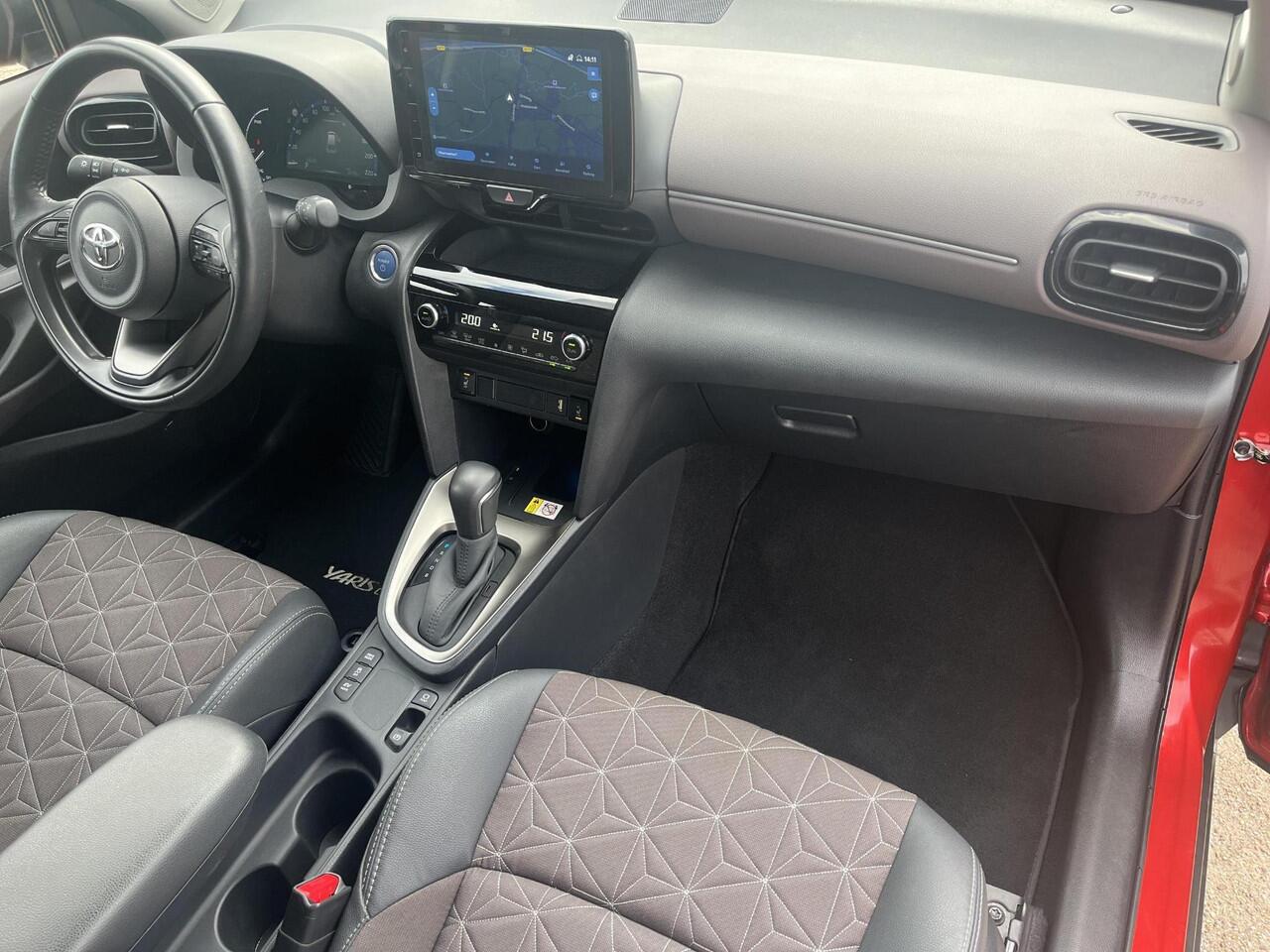 Toyota YARIS Cross 1.5 Hybrid Executive | Navigatie | Stoel- + stuurverwarming | 18 inch LM-velgen | Keyless entry |