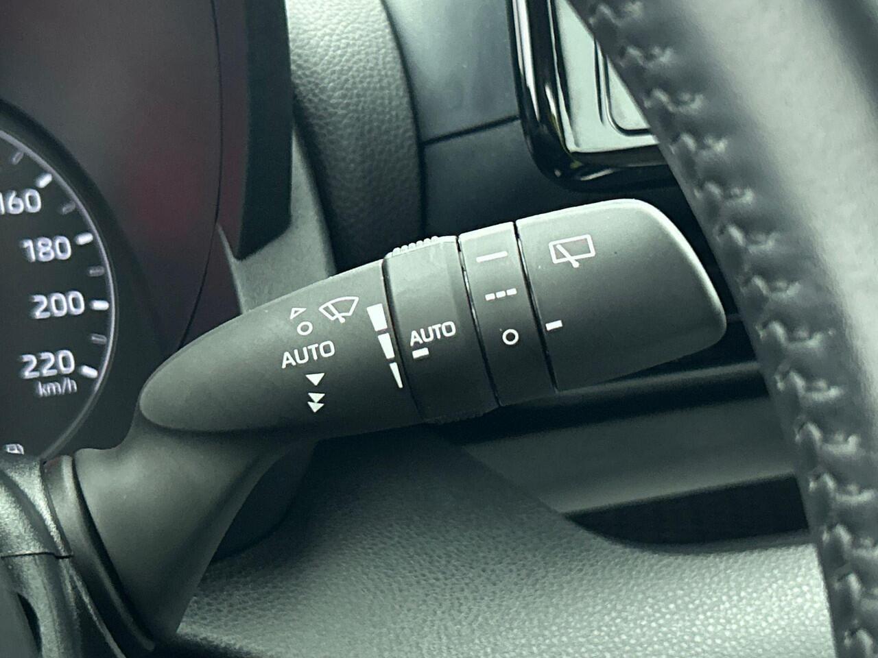 Toyota YARIS 1.5 Hybrid Active Auto. Navigatie Apple Carplay/Android Auto Camera Adaptive Cruise Control Climate Control