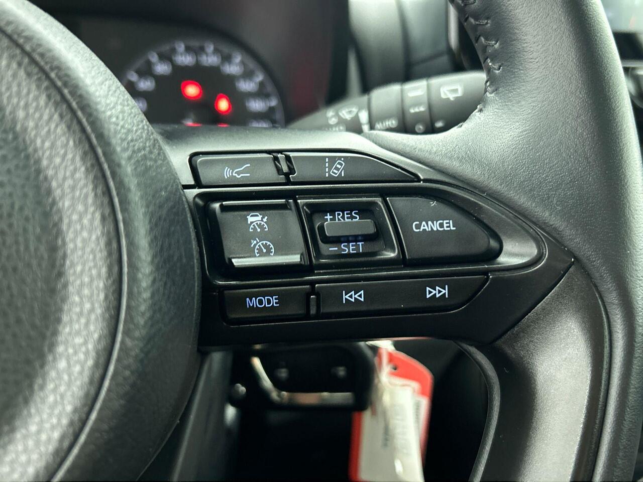 Toyota YARIS 1.5 Hybrid Active Auto. Navigatie Apple Carplay/Android Auto Camera Adaptive Cruise Control Climate Control
