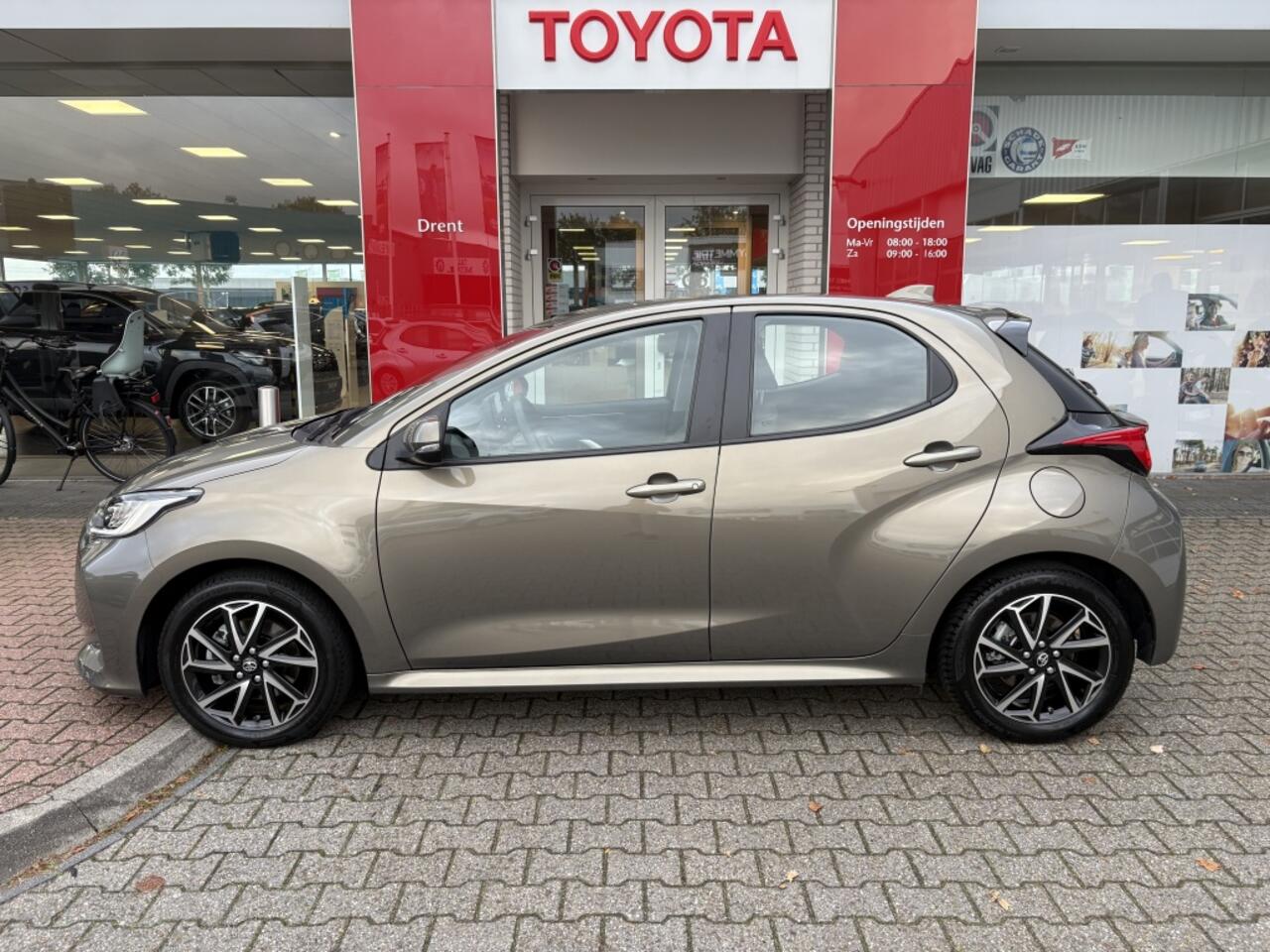 Toyota YARIS 1.5 Hybrid Dynamic | All season | Apple CarPlay/Android auto |