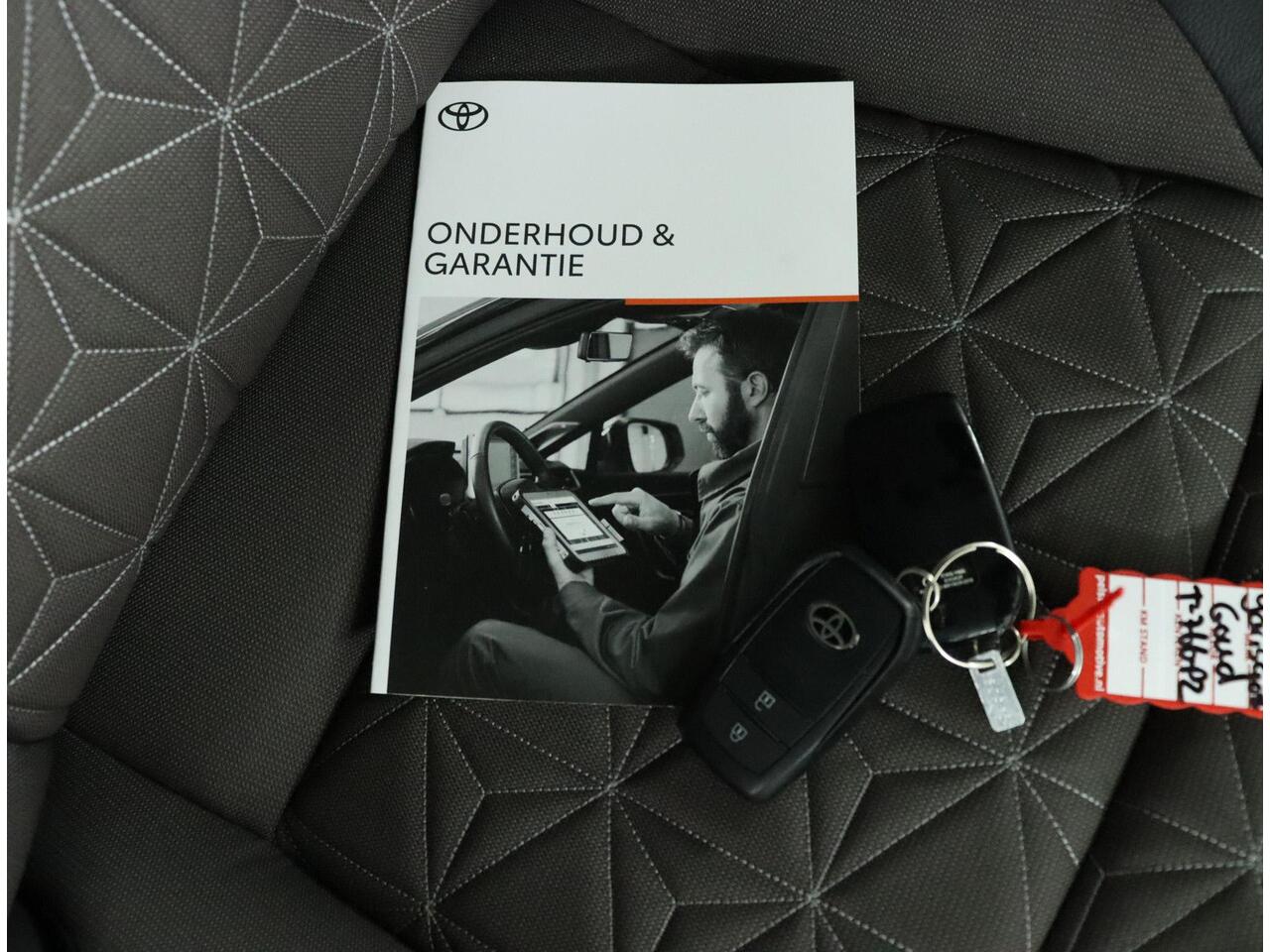 Toyota YARIS Cross 1.5 Hybrid Executive | Stoelverwarming | Keyless | Climate control| Trekhaak |