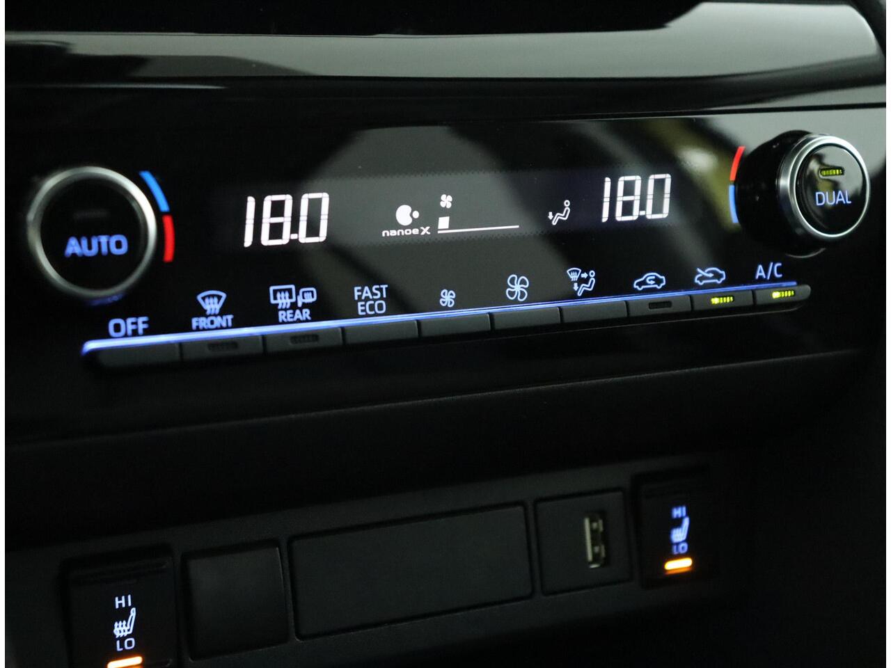 Toyota YARIS Cross 1.5 Hybrid Executive | Stoelverwarming | Keyless | Climate control| Trekhaak |