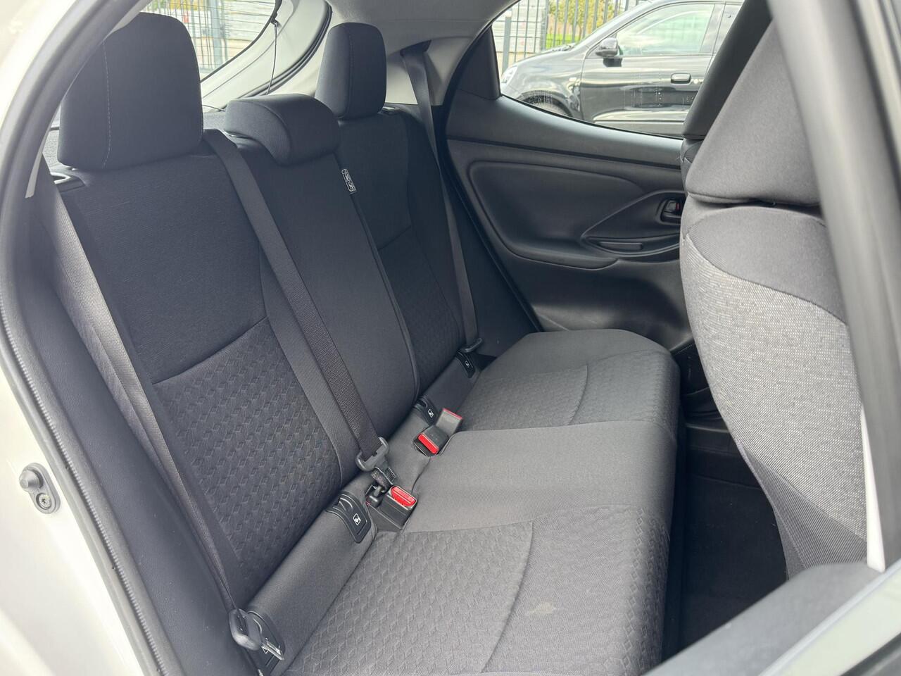 Toyota YARIS 1.5 HYBRID ACTIVE I AUTOMAAT I APPLE CARPLAY I P-CAMERA I ADAPT. CRUISE CONTROL