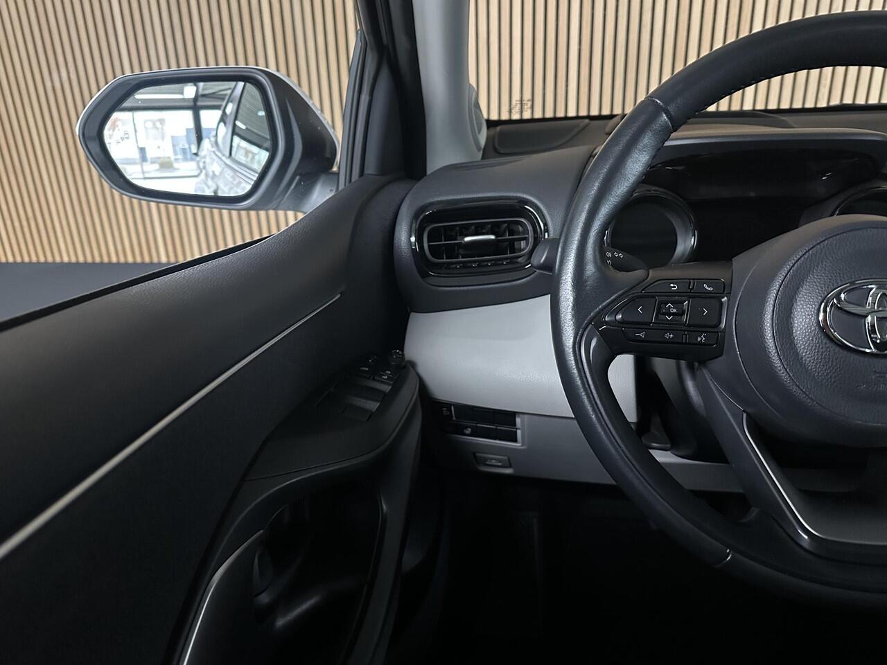 Toyota YARIS 1.5 Hybrid Executive Panodak | JBL | Head-Up display