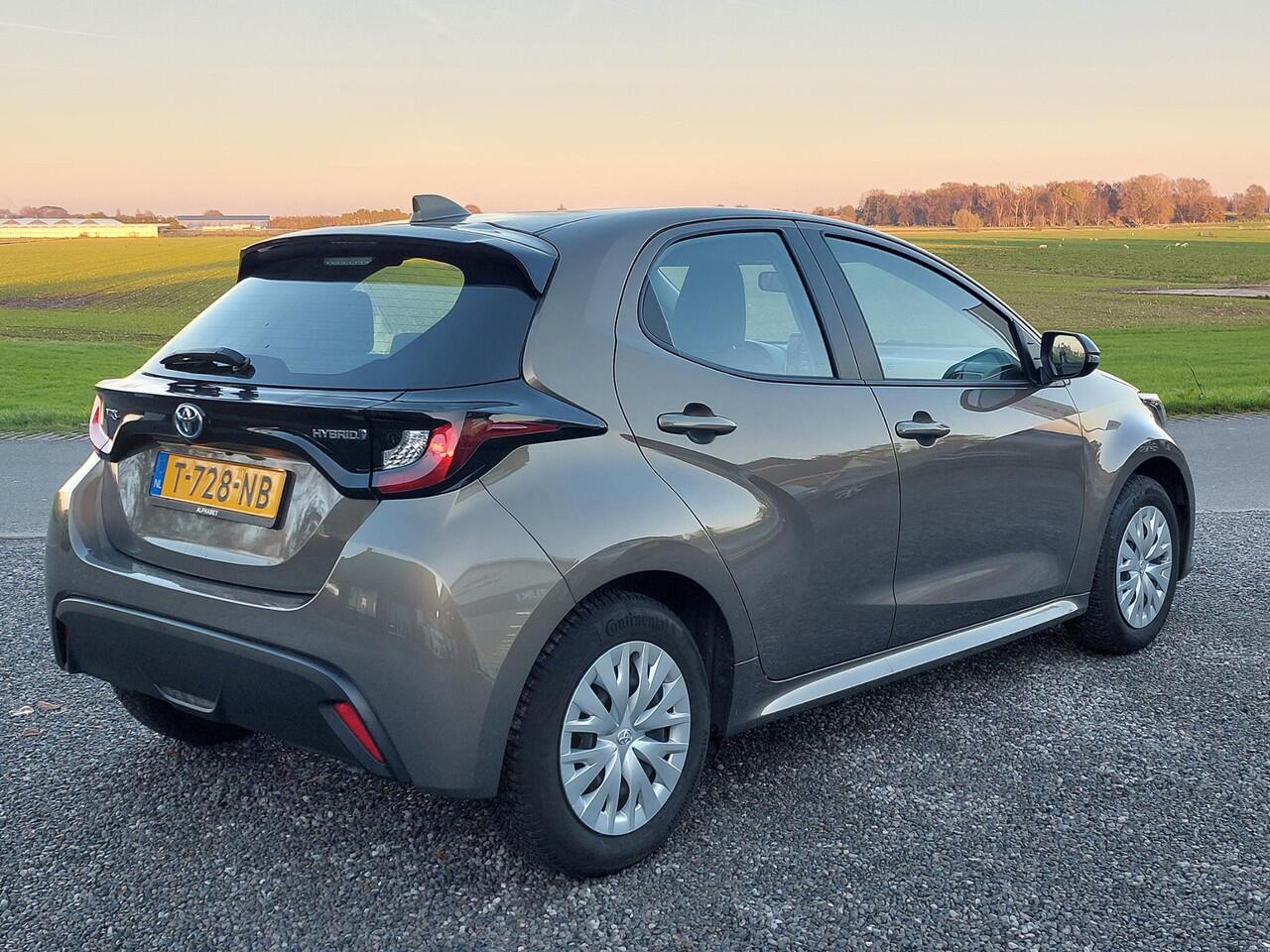 Toyota YARIS 1.5 Hybrid Active CRUISE | NAVI | NL-auto | rijklaarprijs !!