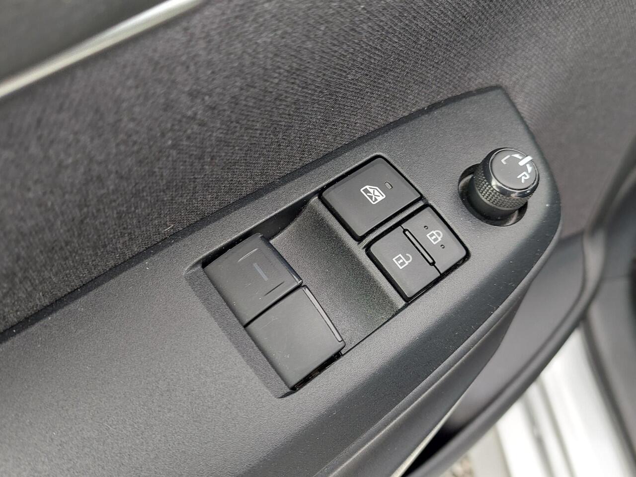 Toyota YARIS 1.5 Hybrid Active CRUISE | NAVI | NL auto | rijklaarprijs!!