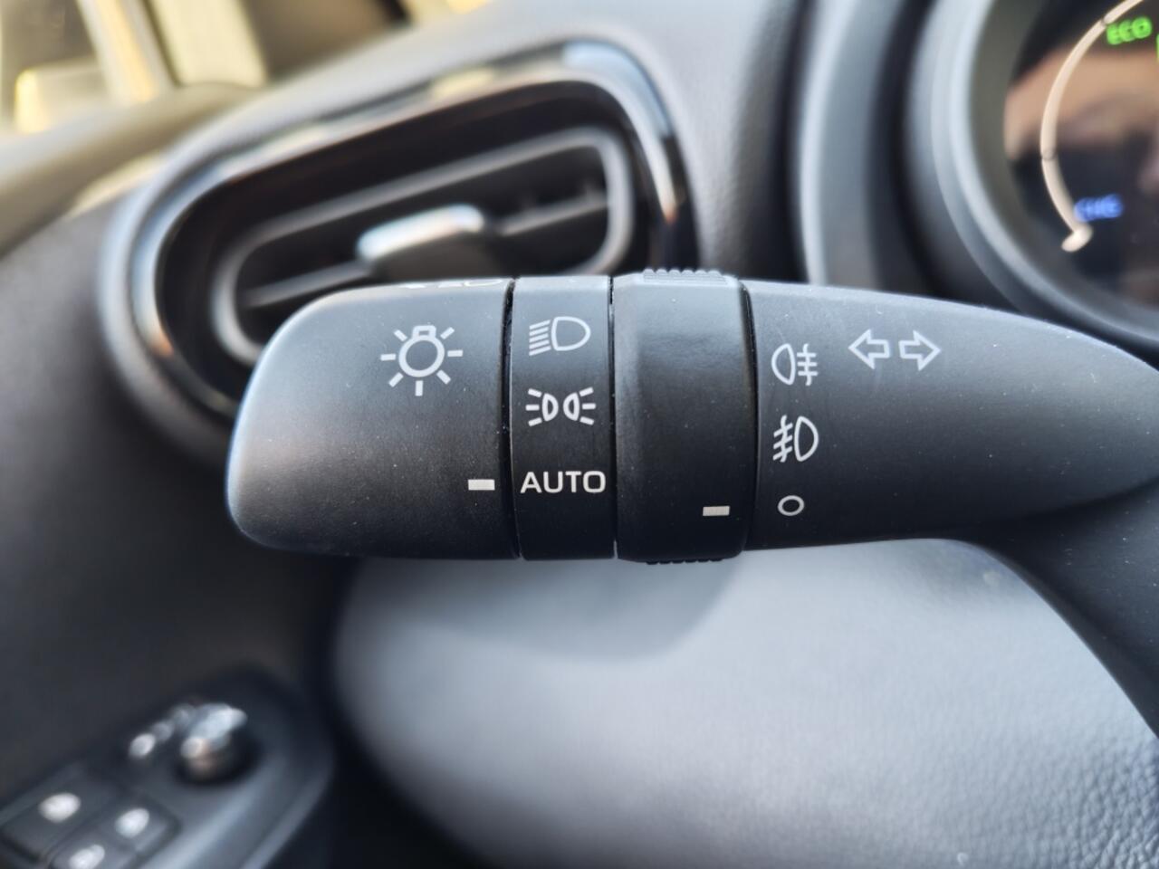 Toyota YARIS 1.5 Hybrid Active | All Weather | Adaptieve Cruise | El. Spiegel