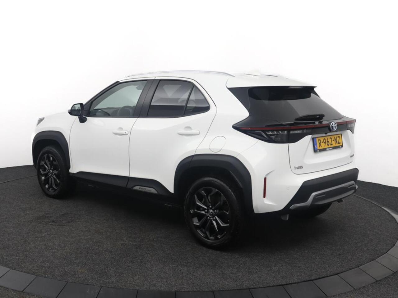 Toyota YARIS Cross 1.5 Hybrid Explore | Stoelverwarming | Navigatie | Parkeersensoren | Keyless |