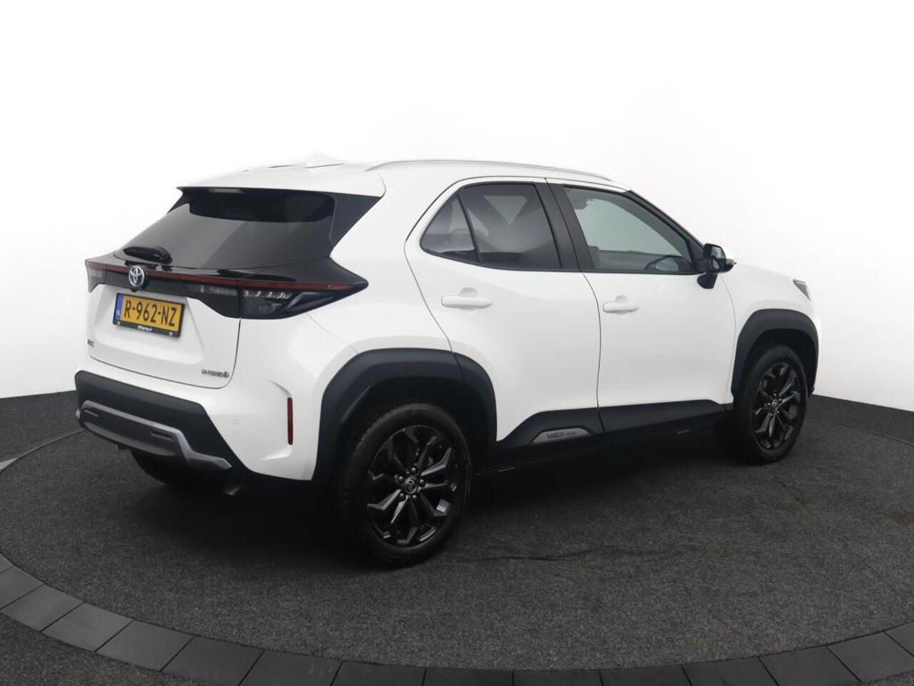 Toyota YARIS Cross 1.5 Hybrid Explore | Stoelverwarming | Navigatie | Parkeersensoren | Keyless |