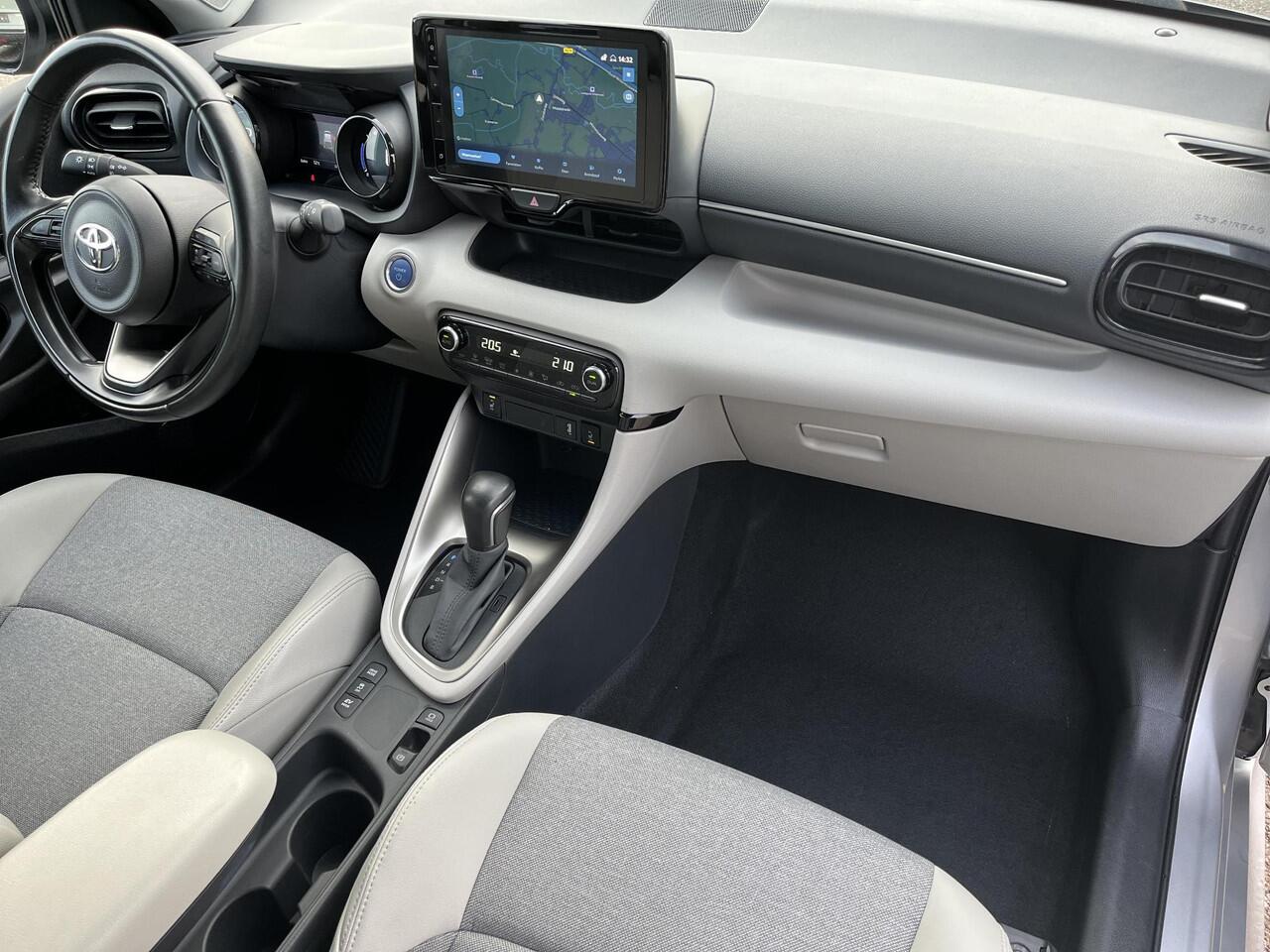 Toyota YARIS 1.5 Hybrid Executive | Navigatie | Stoelverwarming | LED koplampen | 17 inch LM-velgen |