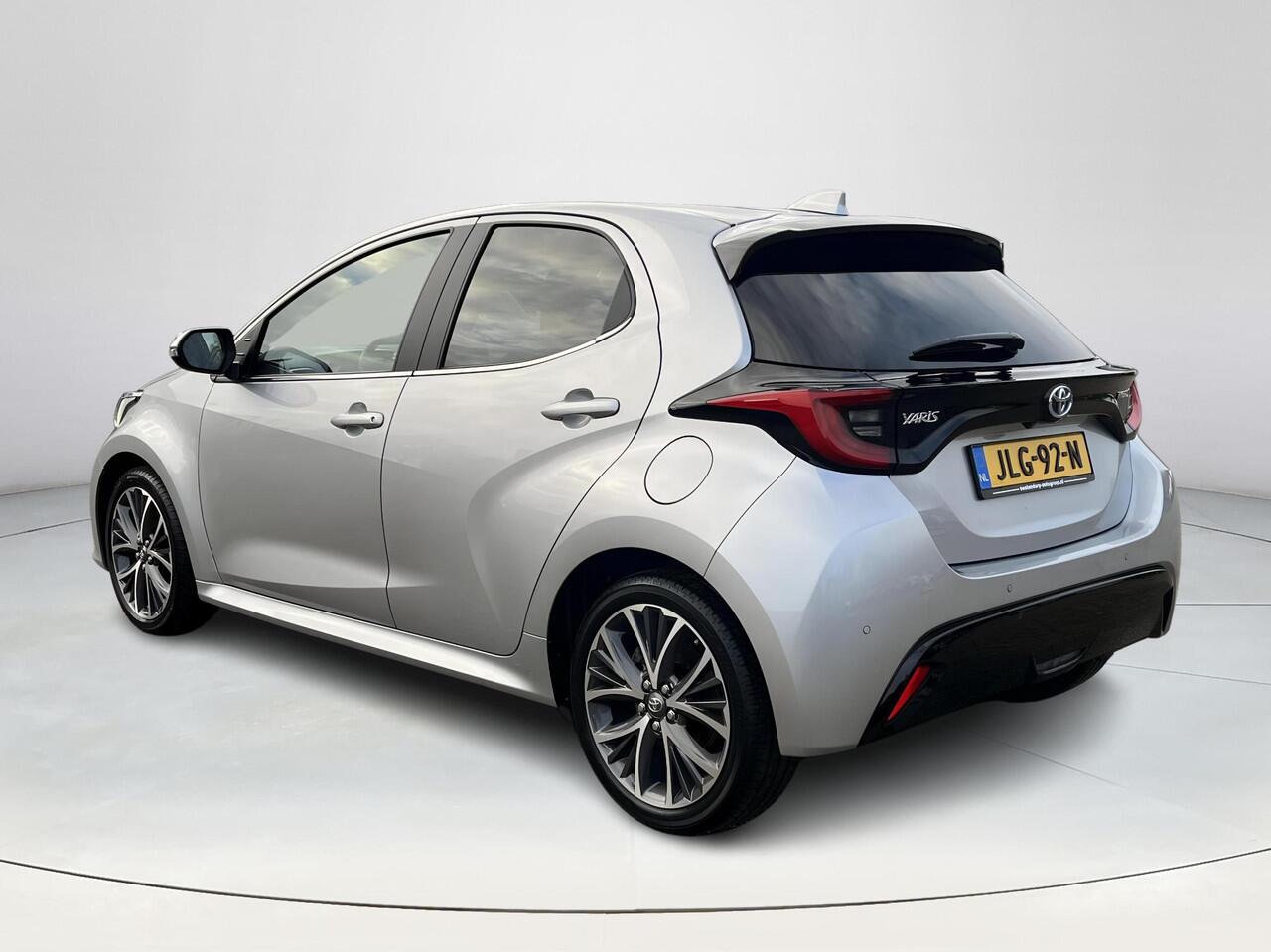 Toyota YARIS 1.5 Hybrid Executive | Navigatie | Stoelverwarming | LED koplampen | 17 inch LM-velgen |