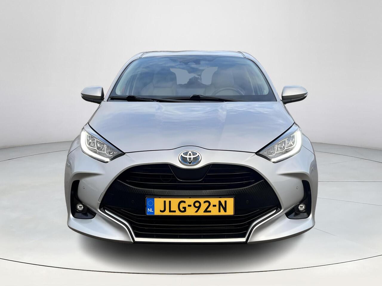 Toyota YARIS 1.5 Hybrid Executive | Navigatie | Stoelverwarming | LED koplampen | 17 inch LM-velgen |