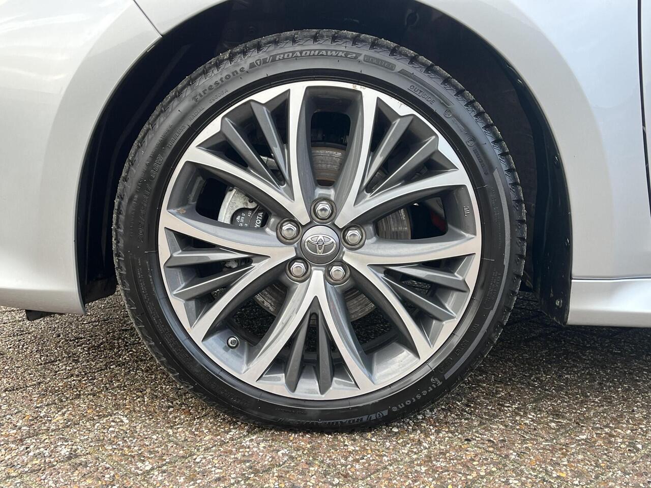 Toyota YARIS 1.5 Hybrid Executive | Navigatie | Stoelverwarming | LED koplampen | 17 inch LM-velgen |