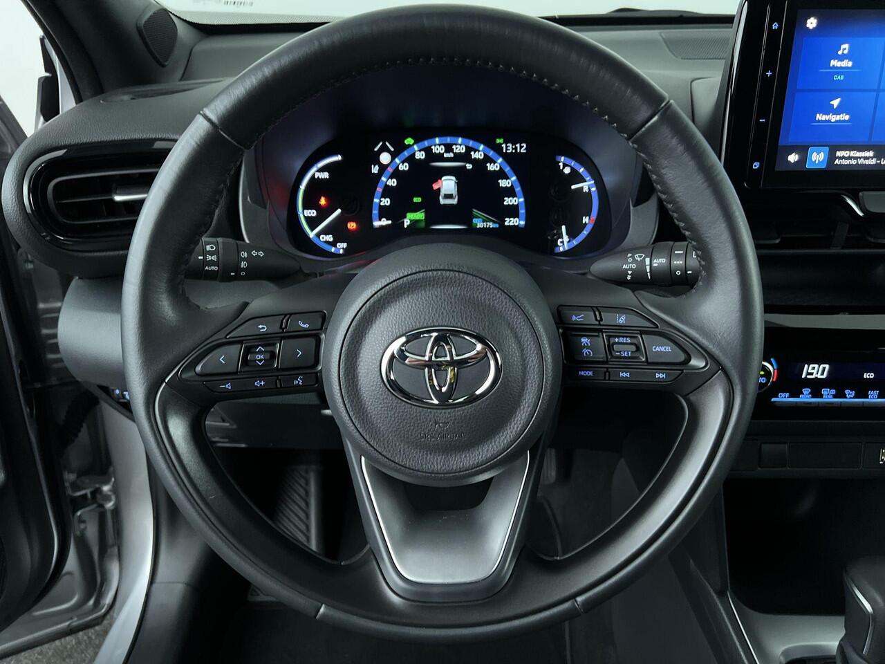 Toyota YARIS Cross 1.5 Hybrid Dynamic | Trekhaak | Navigatie | All seasonbanden |