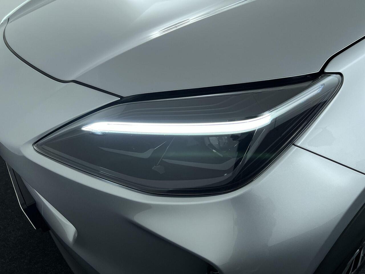 Toyota YARIS Cross 1.5 Hybrid Dynamic | Trekhaak | Navigatie | All seasonbanden |