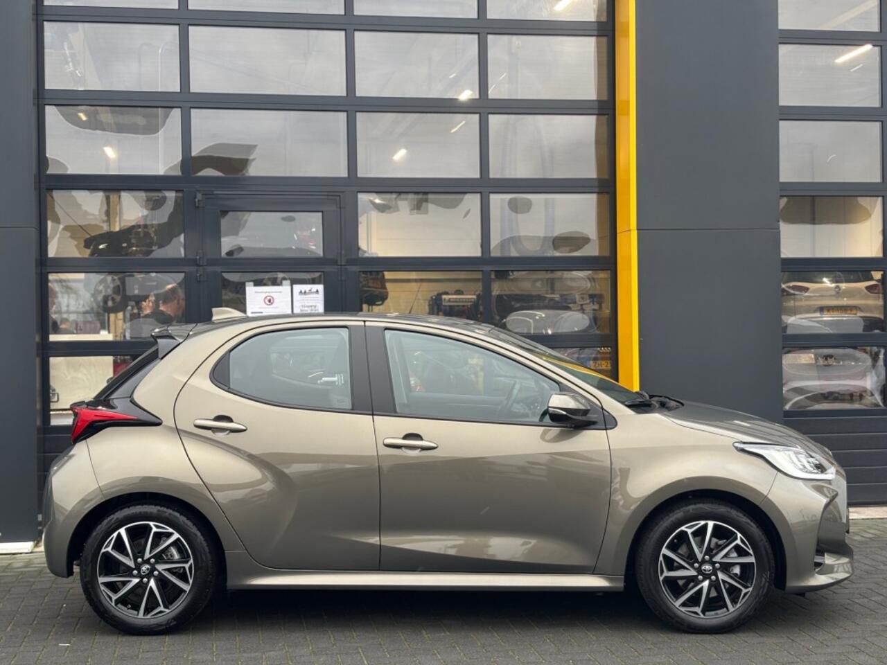 Toyota YARIS 1.5 Hybrid Dynamic Camera 1e Eigenaar Dealer Onderhouden