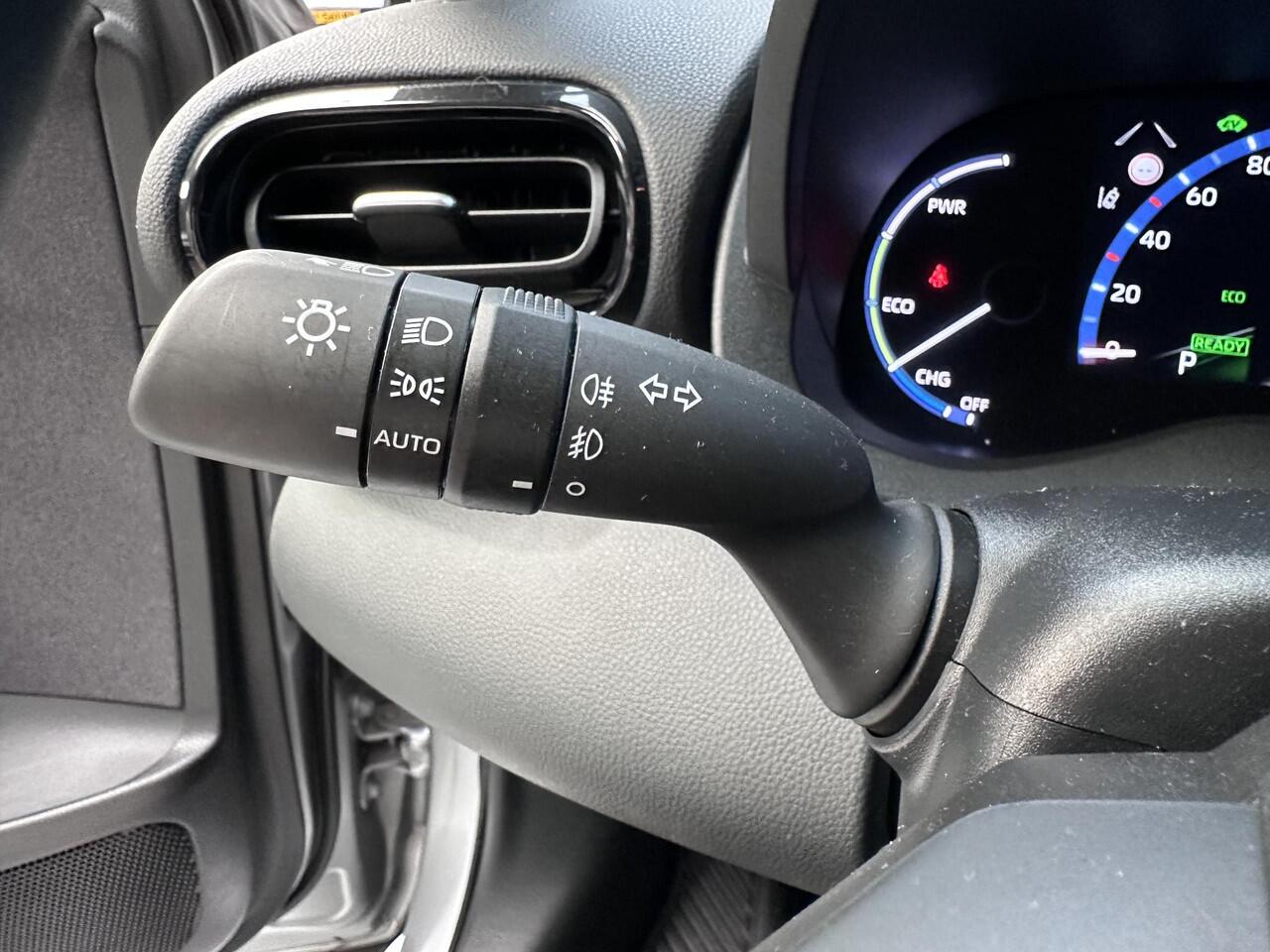 Toyota YARIS Cross 1.5 Hybrid , AWD , Stoelverwarming, 17'' LM Velgen