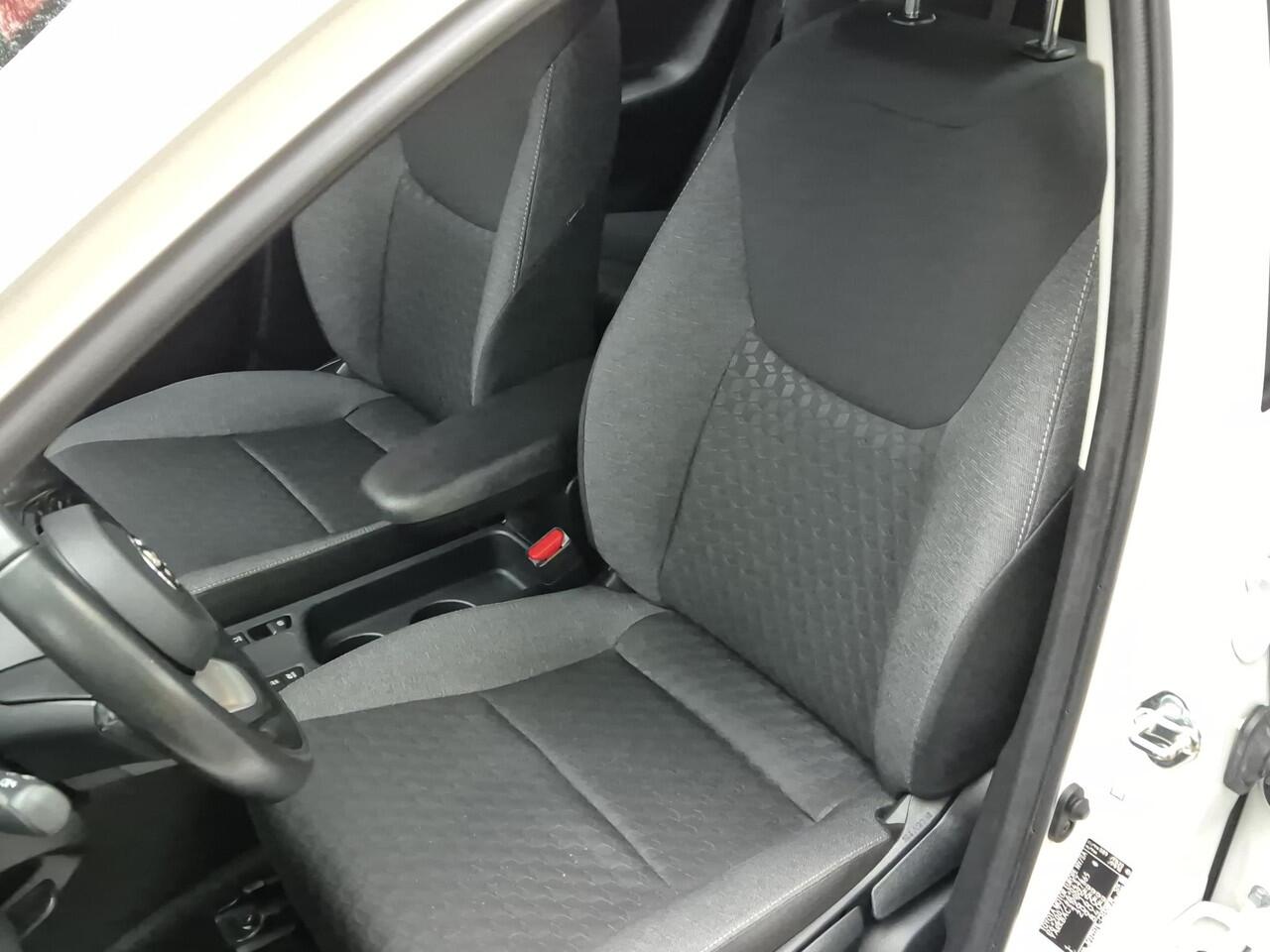 Toyota YARIS 1.5 Hybrid AUTOMAAT | Navigatie via Smartphone | Apple Carplay | Climate Control | Cruise Control | Parkeercamera