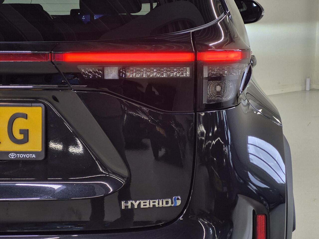 Toyota YARIS Cross 1.5 Hybrid Explore | PDC V+A | Stoelverwarming | Full-LED | Keyless | Carplay draadloos |