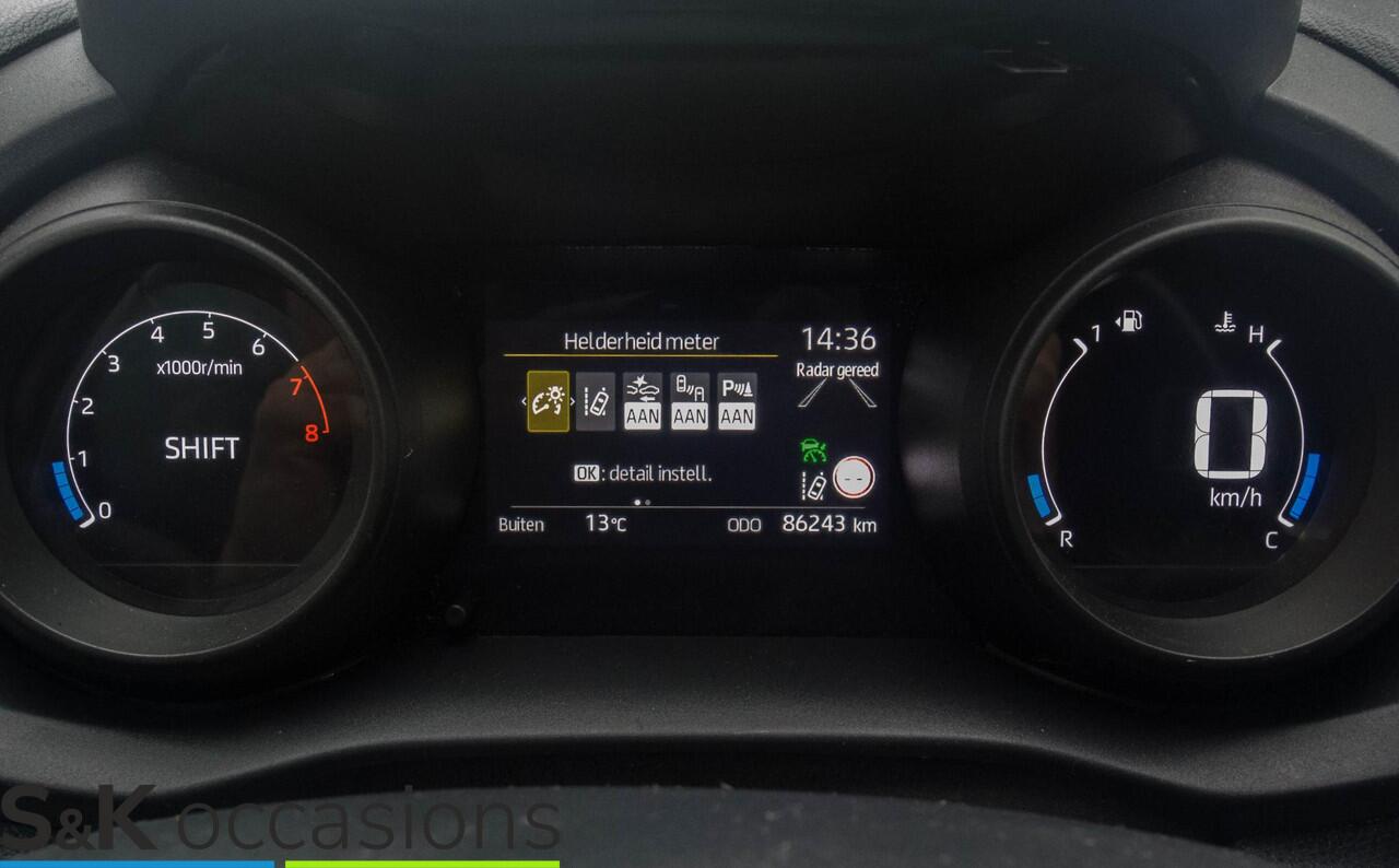 Toyota YARIS 1.5 VVT-i Dynamic PDC ACC Camera Lane Assist