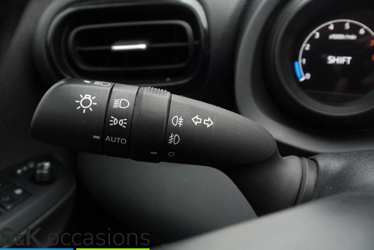 Toyota YARIS 1.5 VVT-i Dynamic PDC ACC Camera Lane Assist