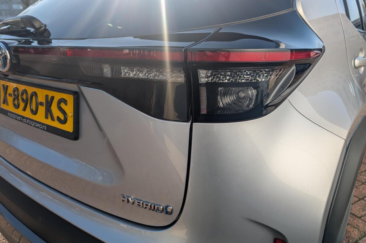 Toyota YARIS Cross 1.5 Hybrid Adventure Trekhaak, stoel- & stuurverwarming, dodehoek detectie, keyless, navigatie Apple CarPlay/Android Auto