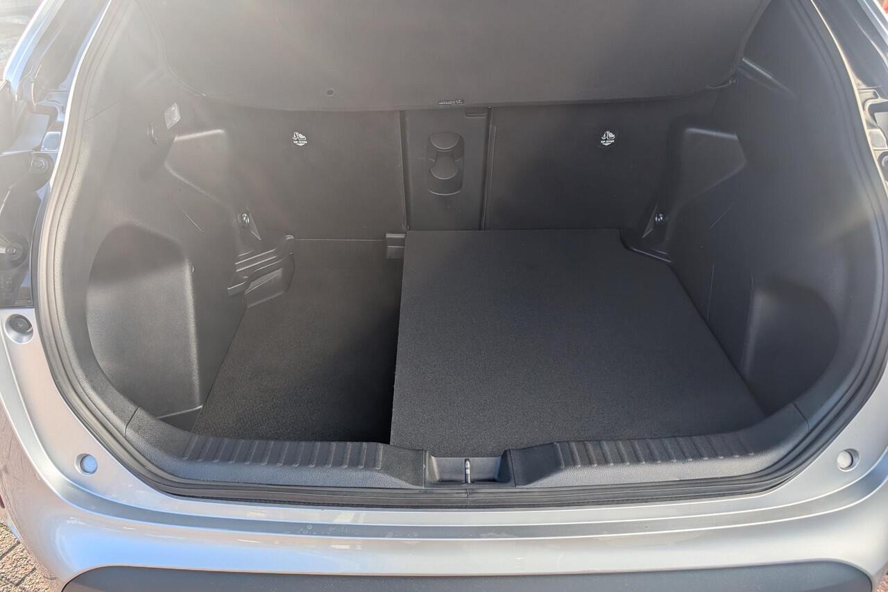 Toyota YARIS Cross 1.5 Hybrid Adventure Trekhaak, stoel- & stuurverwarming, dodehoek detectie, keyless, navigatie Apple CarPlay/Android Auto