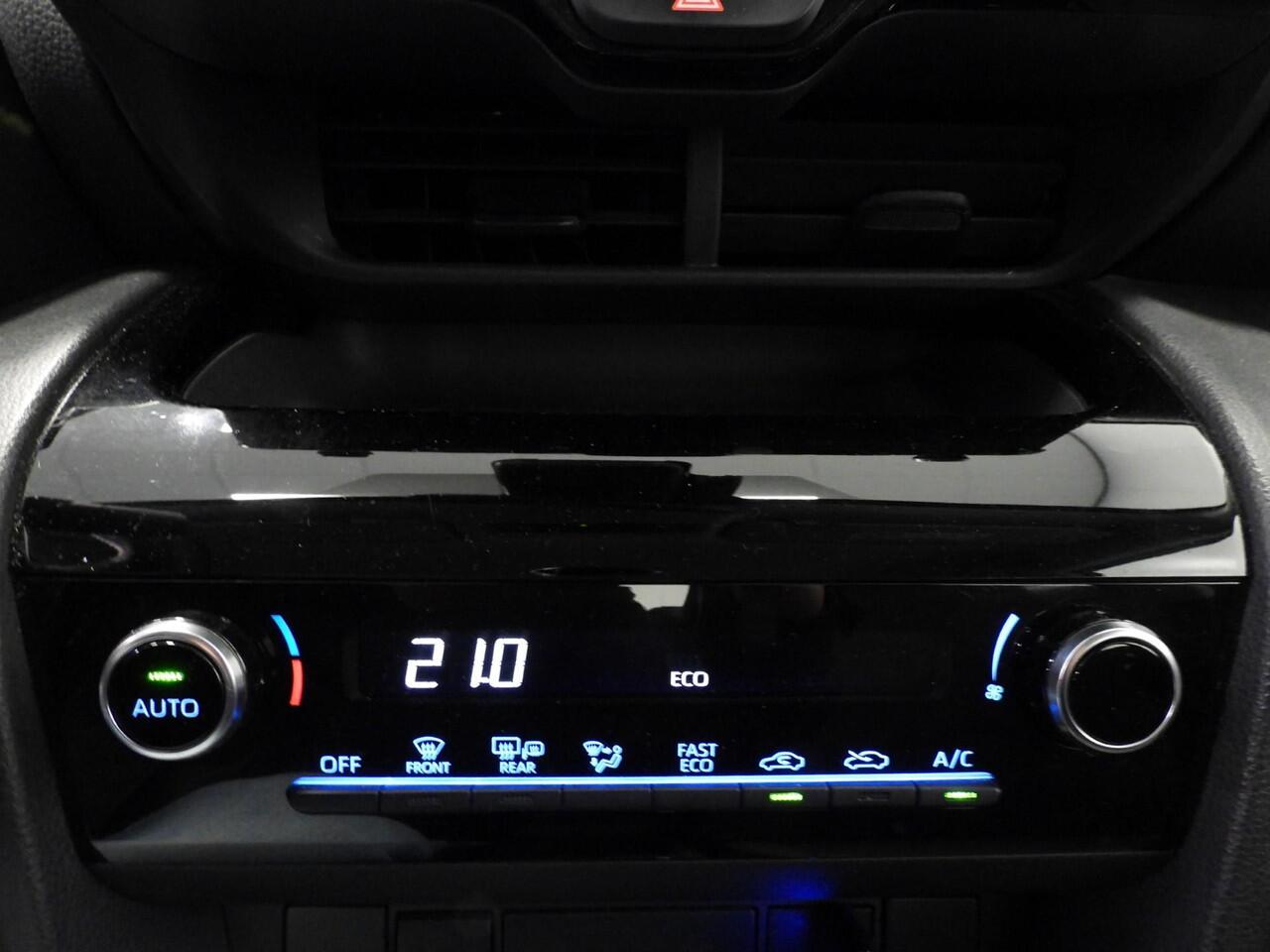 Toyota YARIS Cross 1.5 Hybrid Active NAVI-APP/CAMERA/CLIMA/ADAPT.CRUISE!