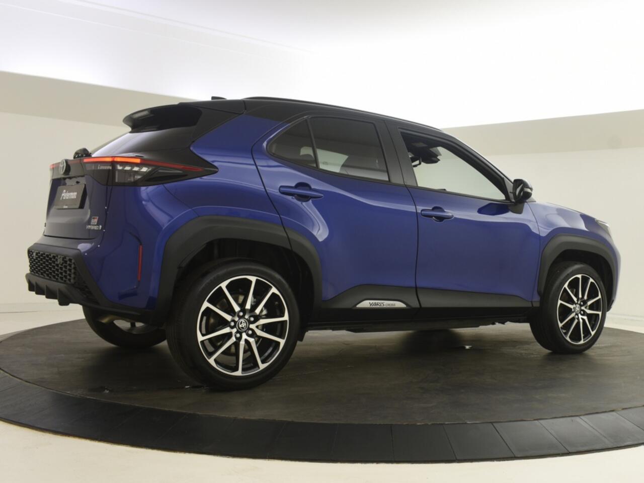 Toyota YARIS Cross 1.5 Hybrid GR Sport | Stoelverwarming | BLIS | Parkeersensoren V