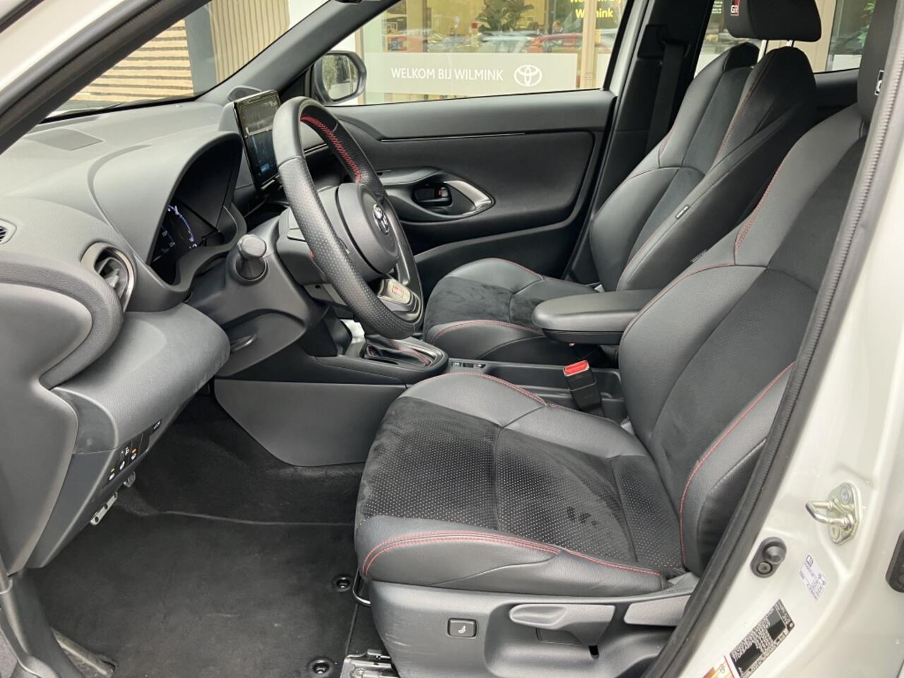 Toyota YARIS Cross 1.5 Hybrid GR Sport |Stoel/Stuur verw | PDC v/a