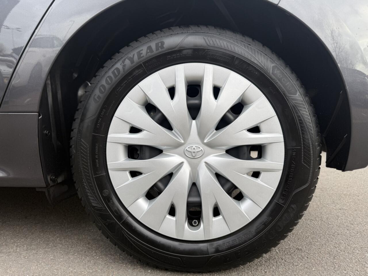 Toyota YARIS 1.5 Hyb. Active