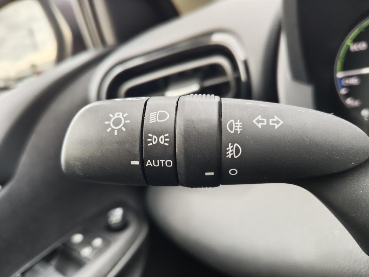 Toyota YARIS 1.5 Hybrid Dynamic | Head Up Display | Keyless Entry & Start | S