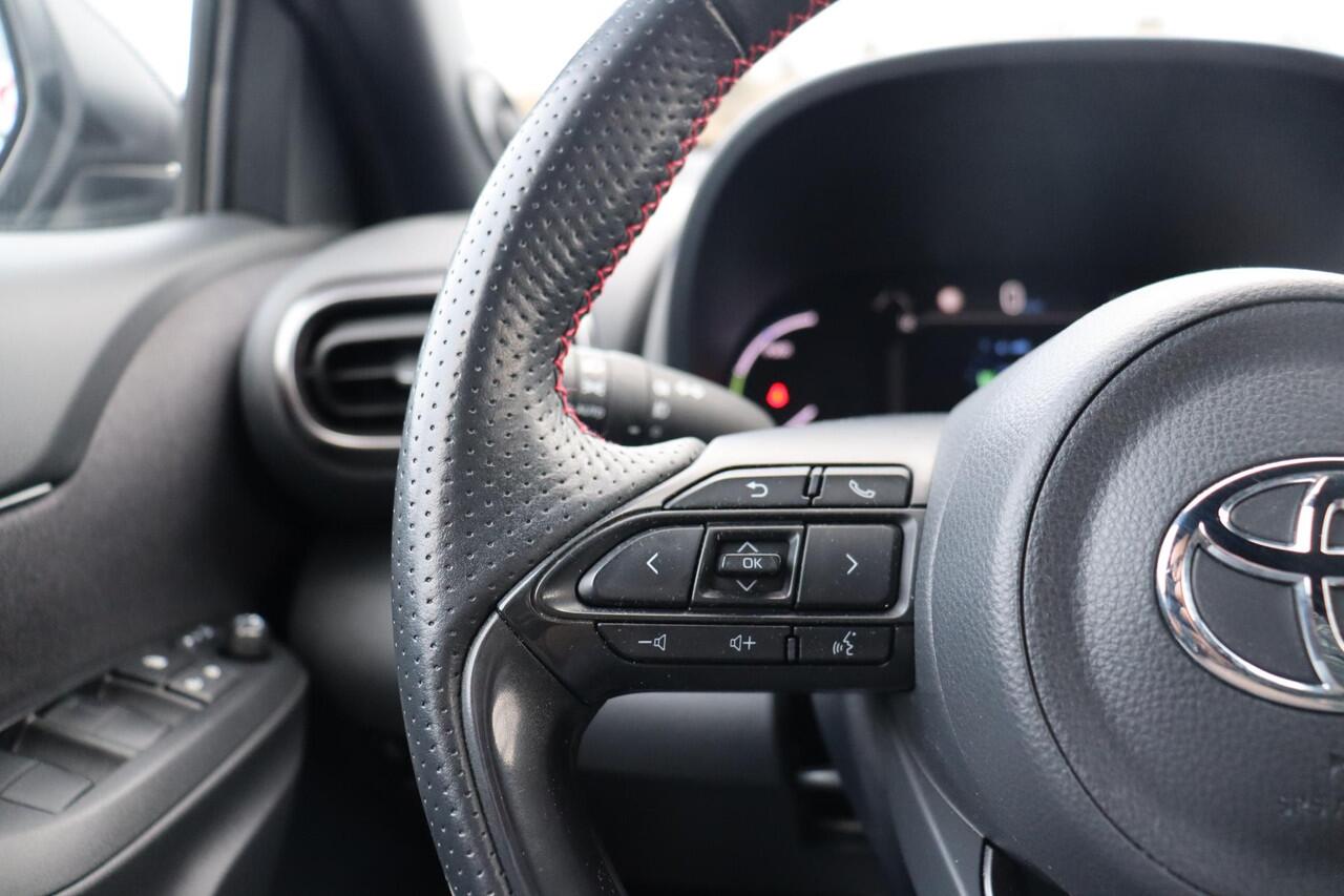 Toyota YARIS Cross 1.5 Hybrid GR Sport, 360 Camera, HUD, Elek achterklep, Blind spot monitor, JBL Audio, Apple carplay, android auto.