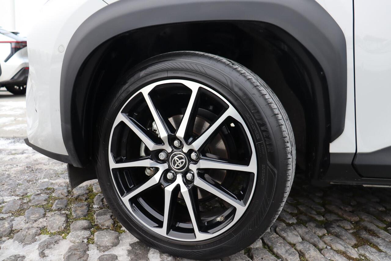 Toyota YARIS Cross 1.5 Hybrid GR Sport, 360 Camera, HUD, Elek achterklep, Blind spot monitor, JBL Audio, Apple carplay, android auto.