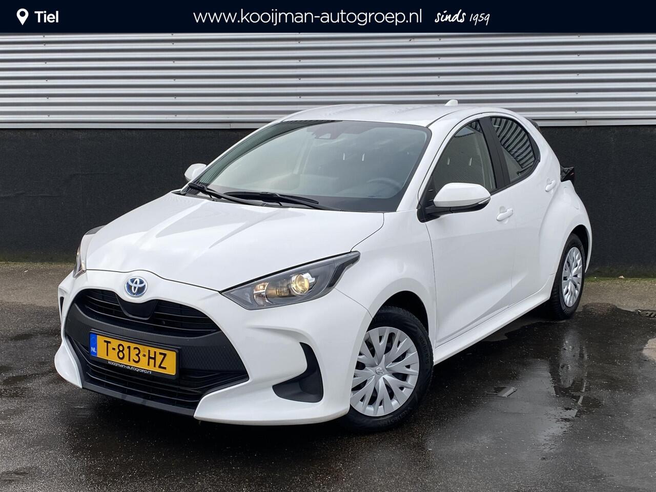 Toyota YARIS 1.5 Hybrid Active 1e eign. Nieuw geleverd, adaptieve cruise control, achteruitrij camera, navigatie Apple Carplay/Android Auto