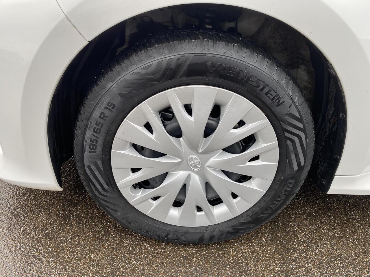 Toyota YARIS 1.5 Hybrid Active 1e eign. Nieuw geleverd, adaptieve cruise control, achteruitrij camera, navigatie Apple Carplay/Android Auto