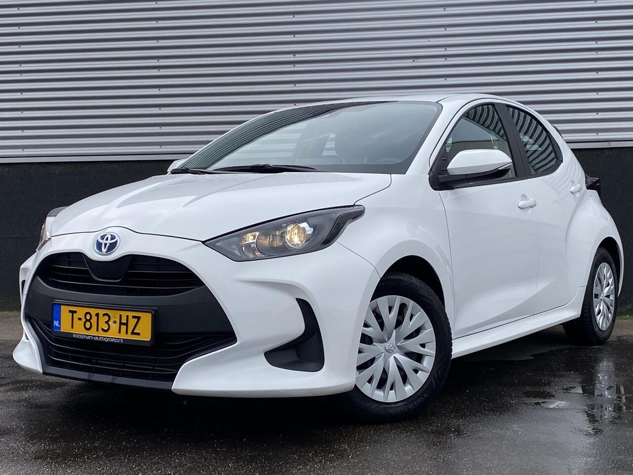 Toyota YARIS 1.5 Hybrid Active 1e eign. Nieuw geleverd, adaptieve cruise control, achteruitrij camera, navigatie Apple Carplay/Android Auto