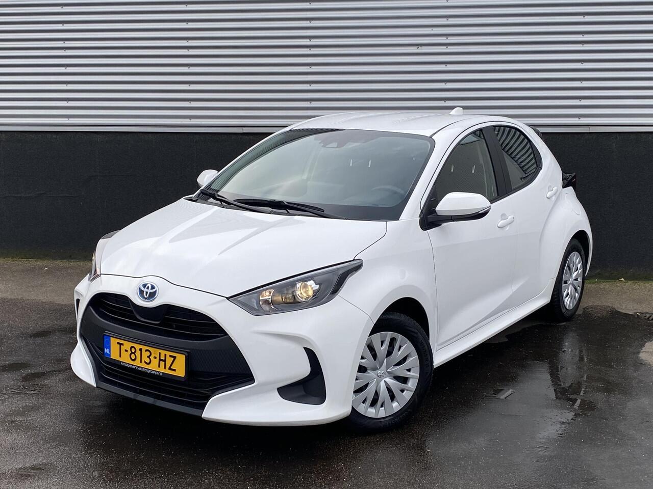 Toyota YARIS 1.5 Hybrid Active 1e eign. Nieuw geleverd, adaptieve cruise control, achteruitrij camera, navigatie Apple Carplay/Android Auto