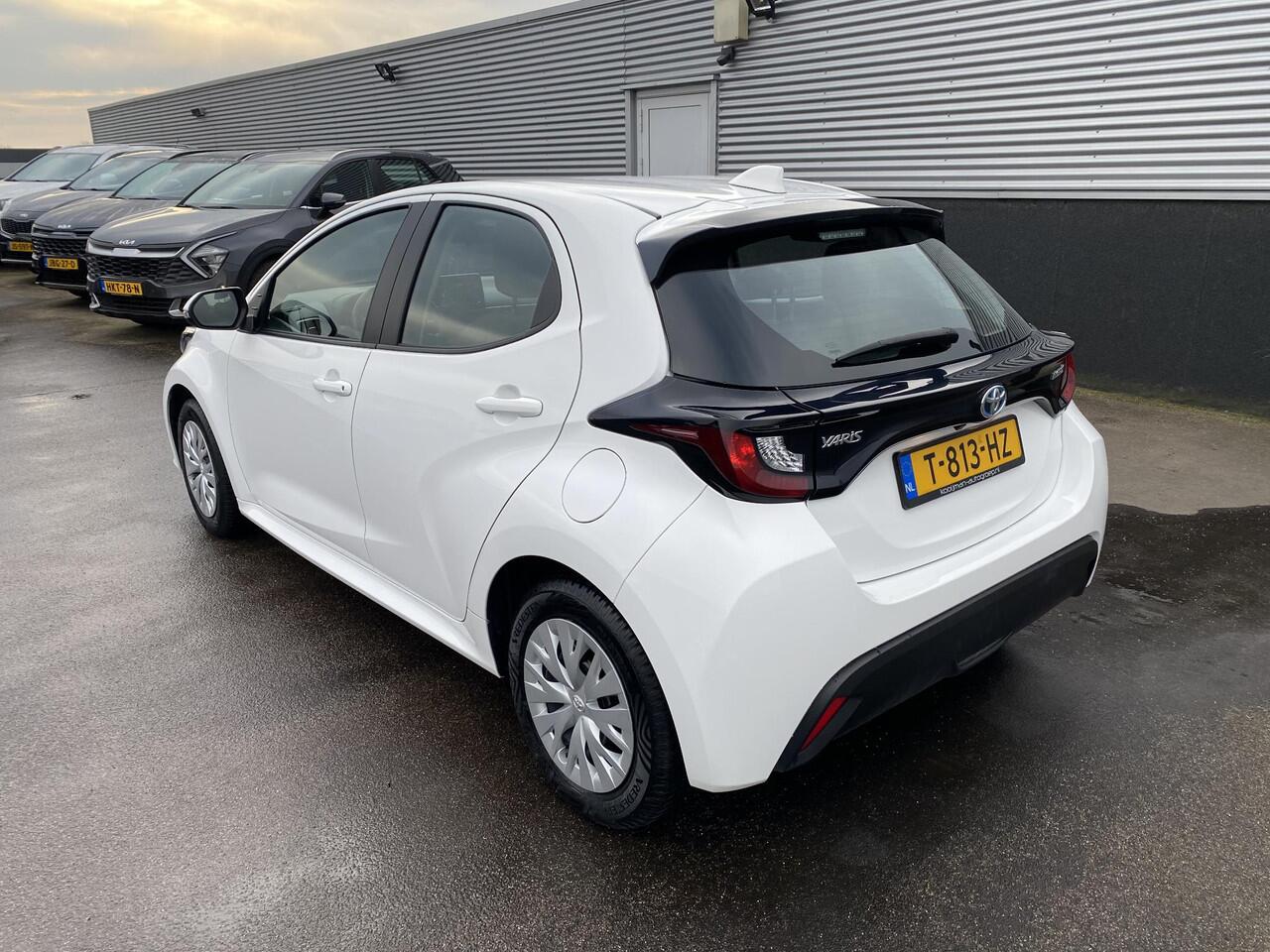 Toyota YARIS 1.5 Hybrid Active 1e eign. Nieuw geleverd, adaptieve cruise control, achteruitrij camera, navigatie Apple Carplay/Android Auto