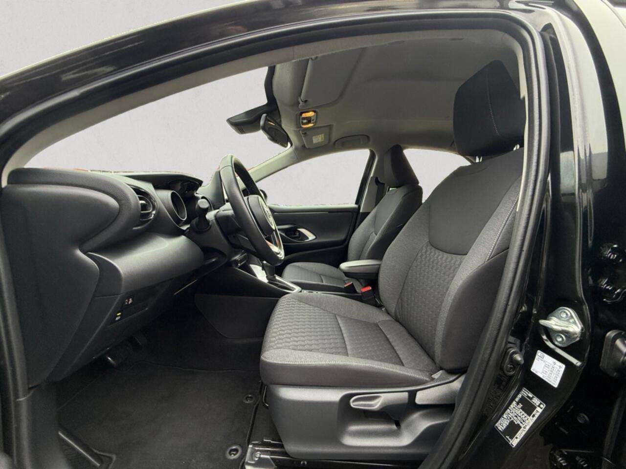 Toyota YARIS 1.5 Hybrid Business